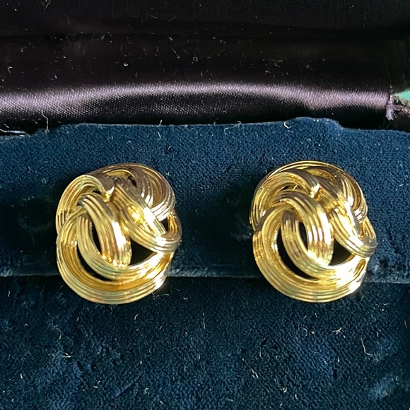 Tiffany & Co 18 Knot Clip Earrings - Picture 2 of 16